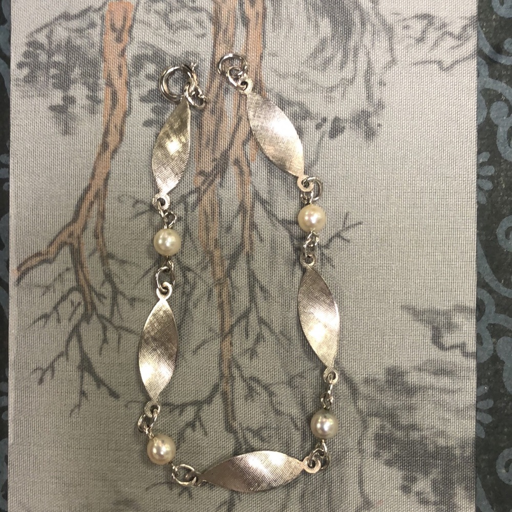 Vintage 12k White Gold Filled Pearl Bracelet with Original Box